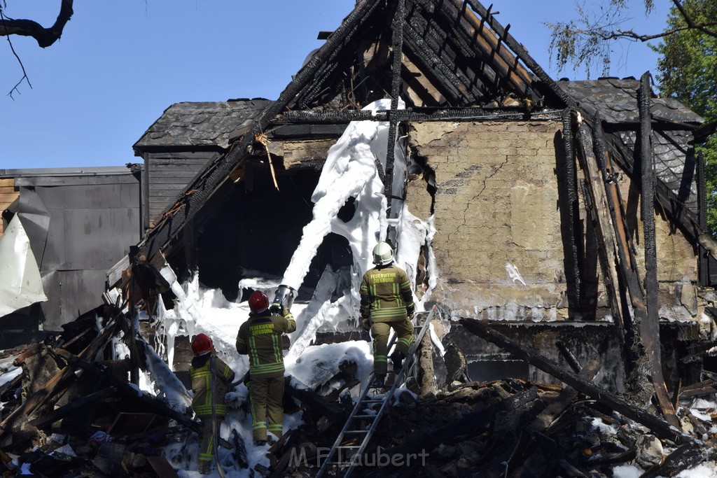 Grossfeuer Einfamilienhaus Siegburg Muehlengrabenstr P1380.JPG - Miklos Laubert